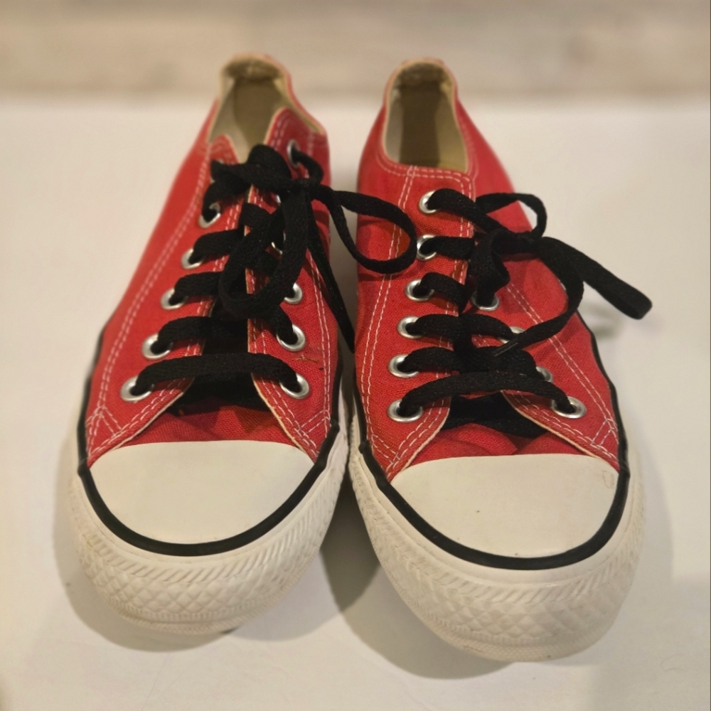 Classic CONVERSE Black Red Sneakers